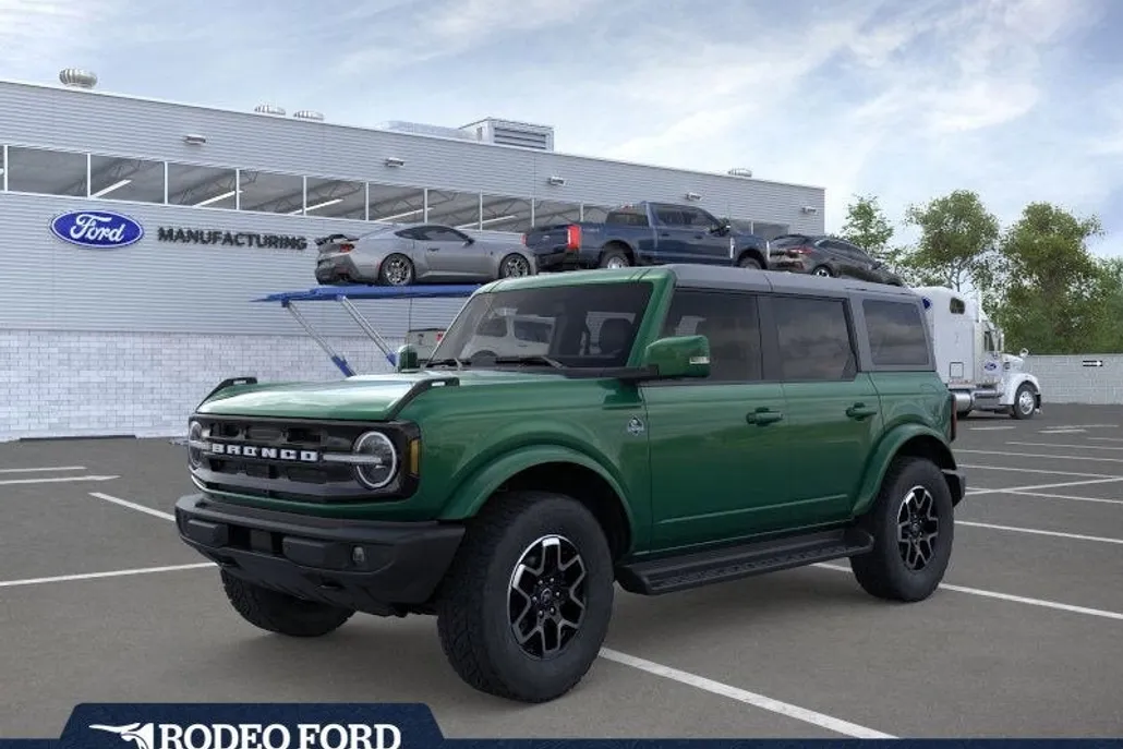 2025 Ford Bronco Outer Banks photo 1