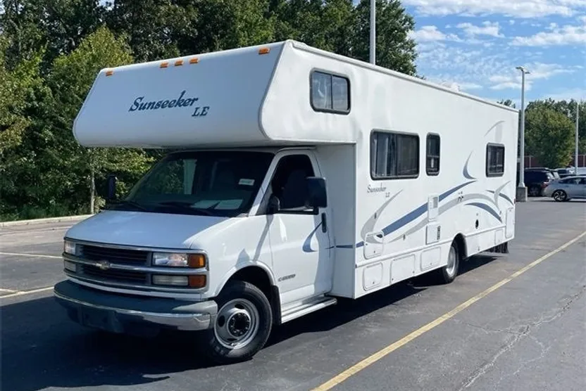 2000 Chevrolet Express Cutaway 3500 Base photo 1