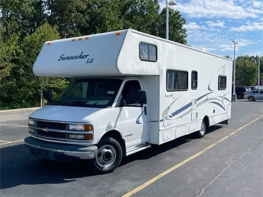 2000 Chevrolet Express Cutaway 3500 Base photo 1