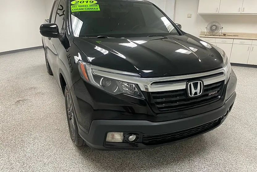 2019 Honda Ridgeline Sport photo 1