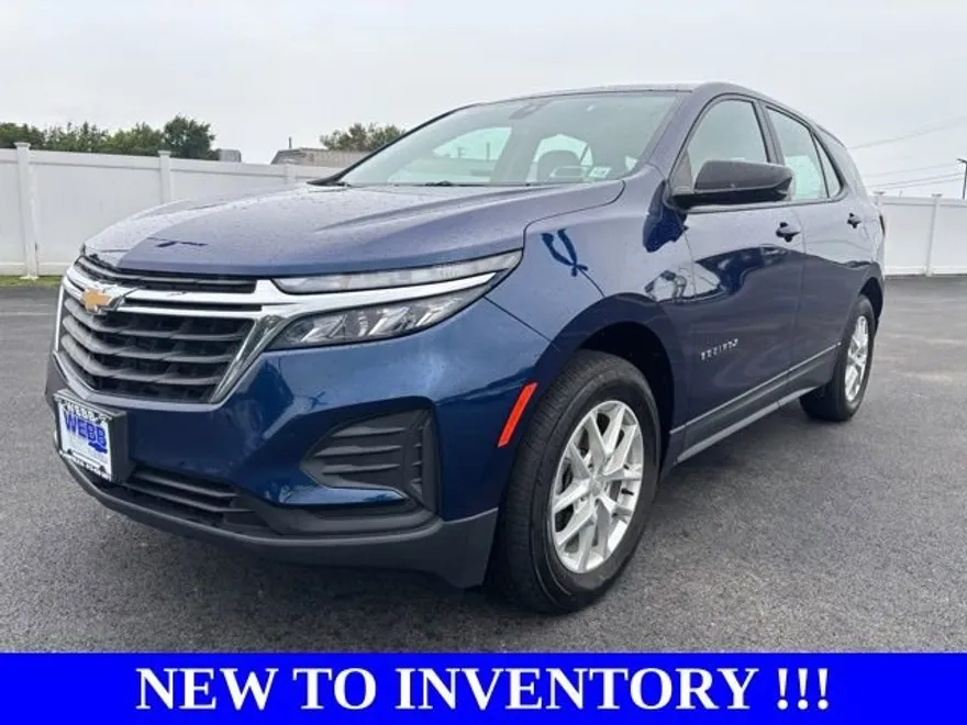 2023 Chevrolet Equinox LS photo 1