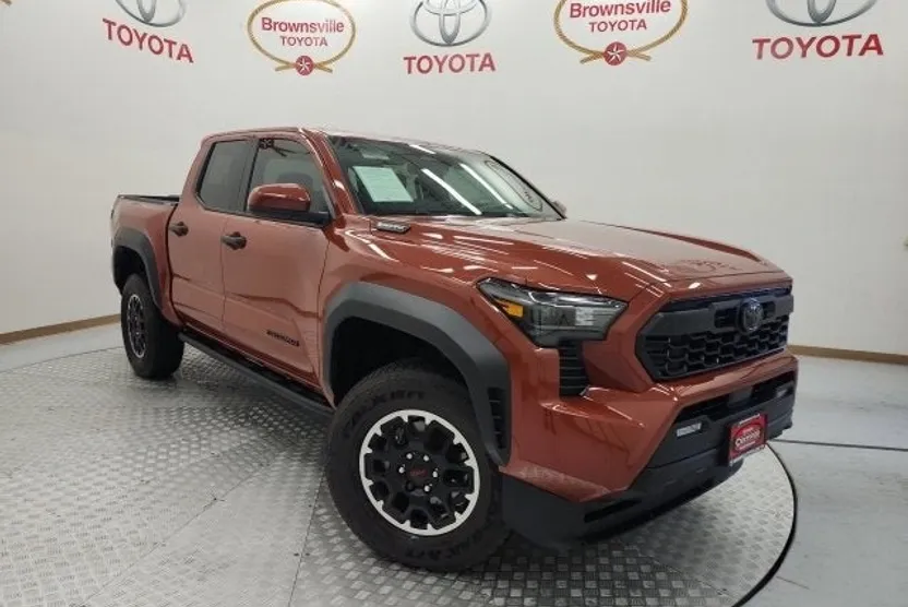 2025 Toyota Tacoma 4x4 TRD photo 1