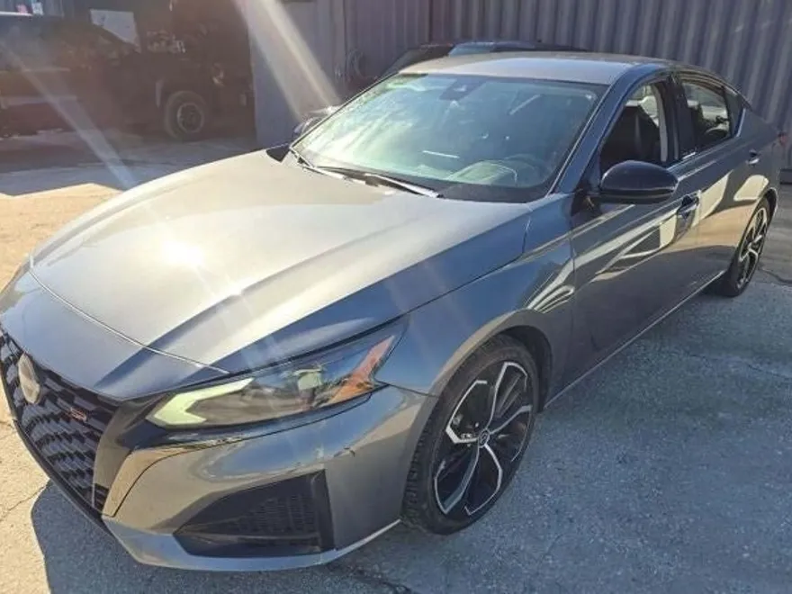 2024 Nissan Altima 2.5 SR photo 1
