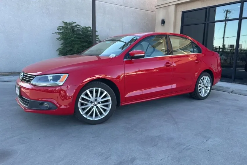 2012 Volkswagen Jetta 2.5L SEL photo 1
