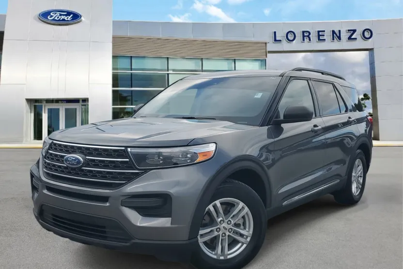 2022 Ford Explorer XLT photo 1