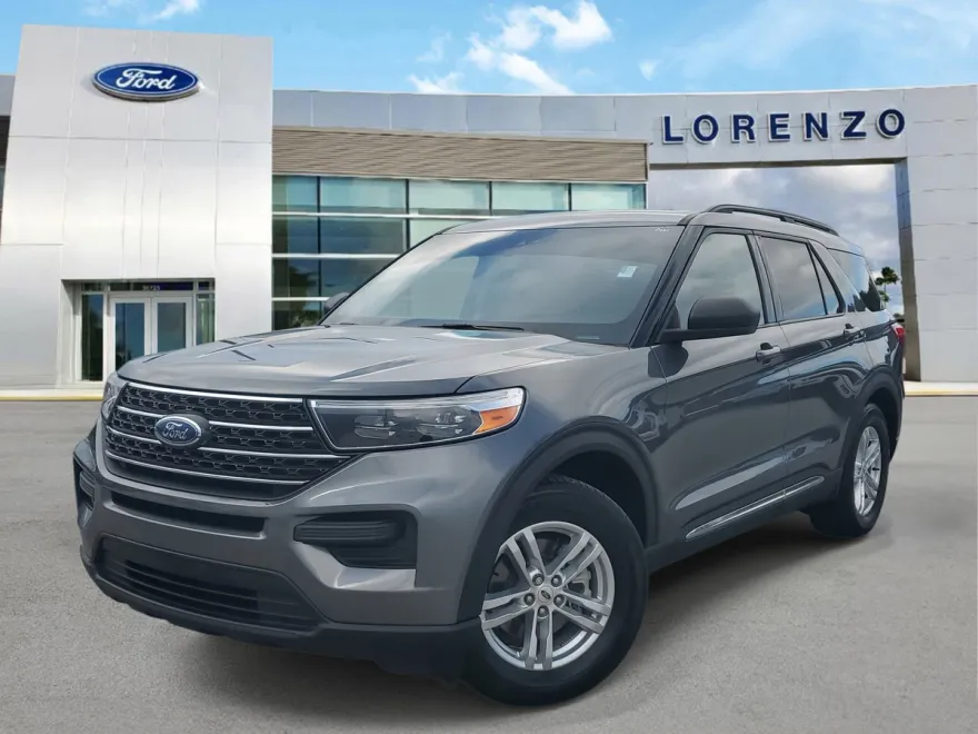 2022 Ford Explorer XLT photo 1