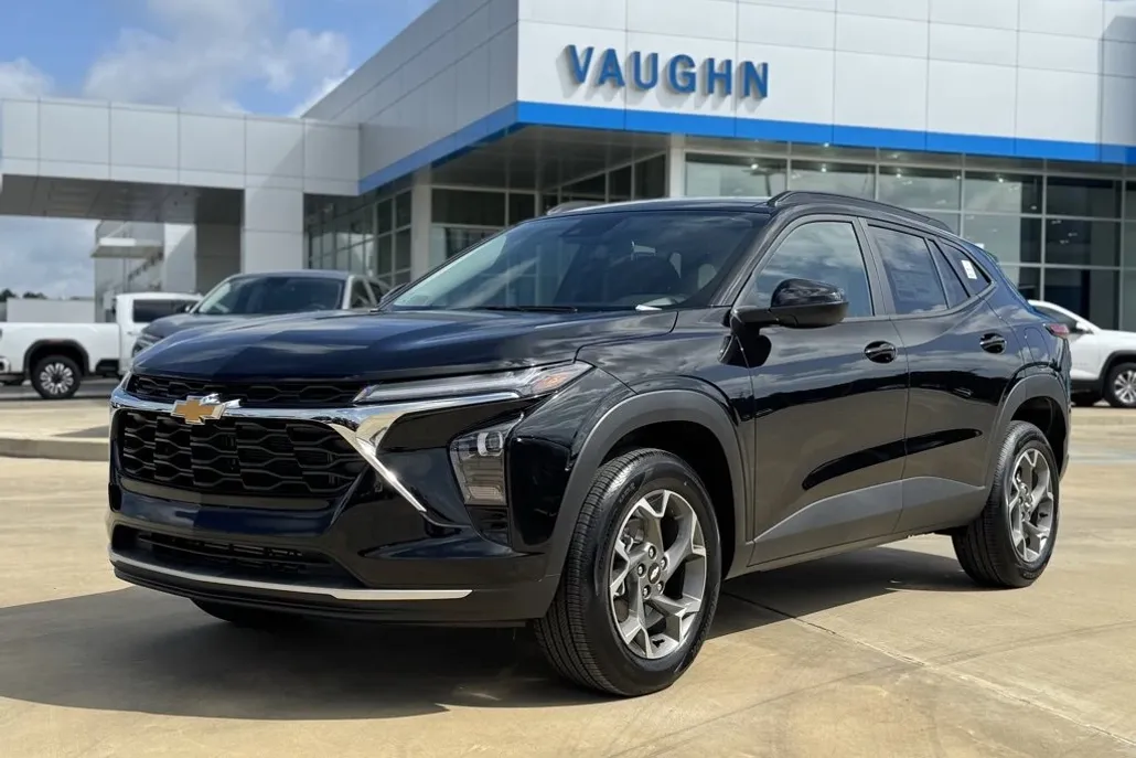 2025 Chevrolet Trax LT photo 1