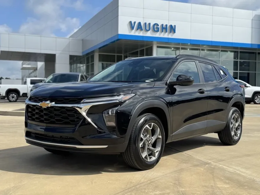 2025 Chevrolet Trax LT photo 1