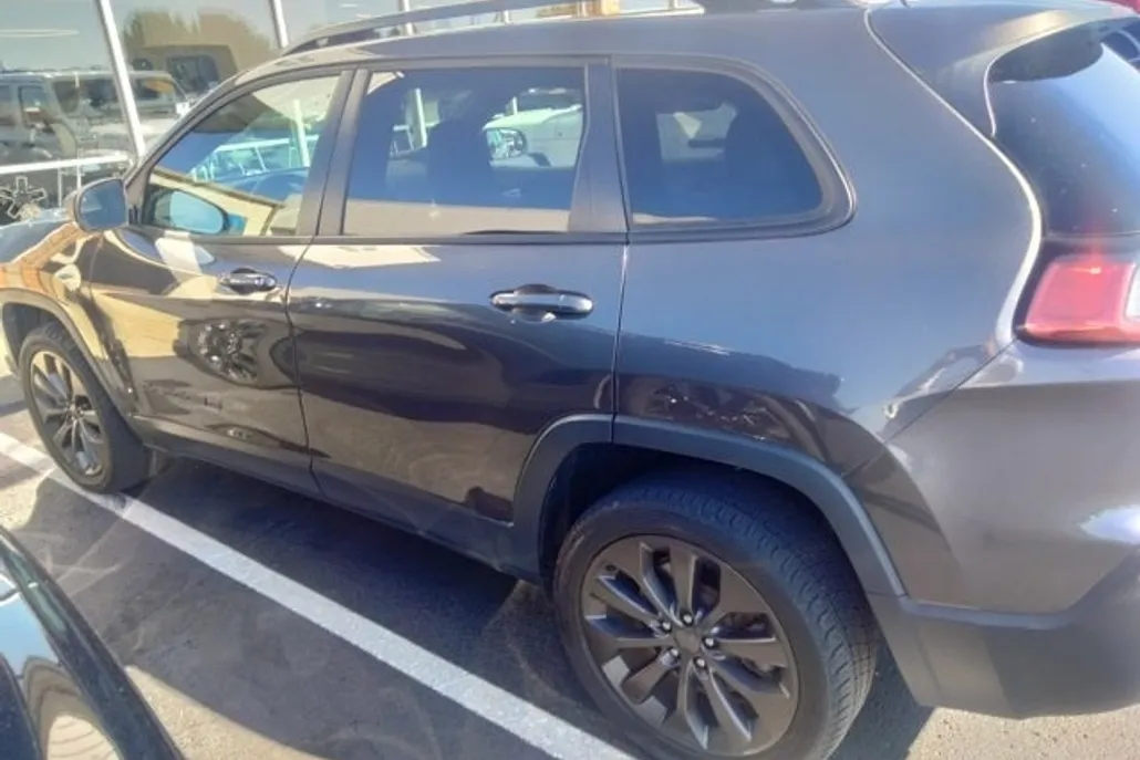 2021 Jeep Cherokee 80th Anniversary Edition photo 1