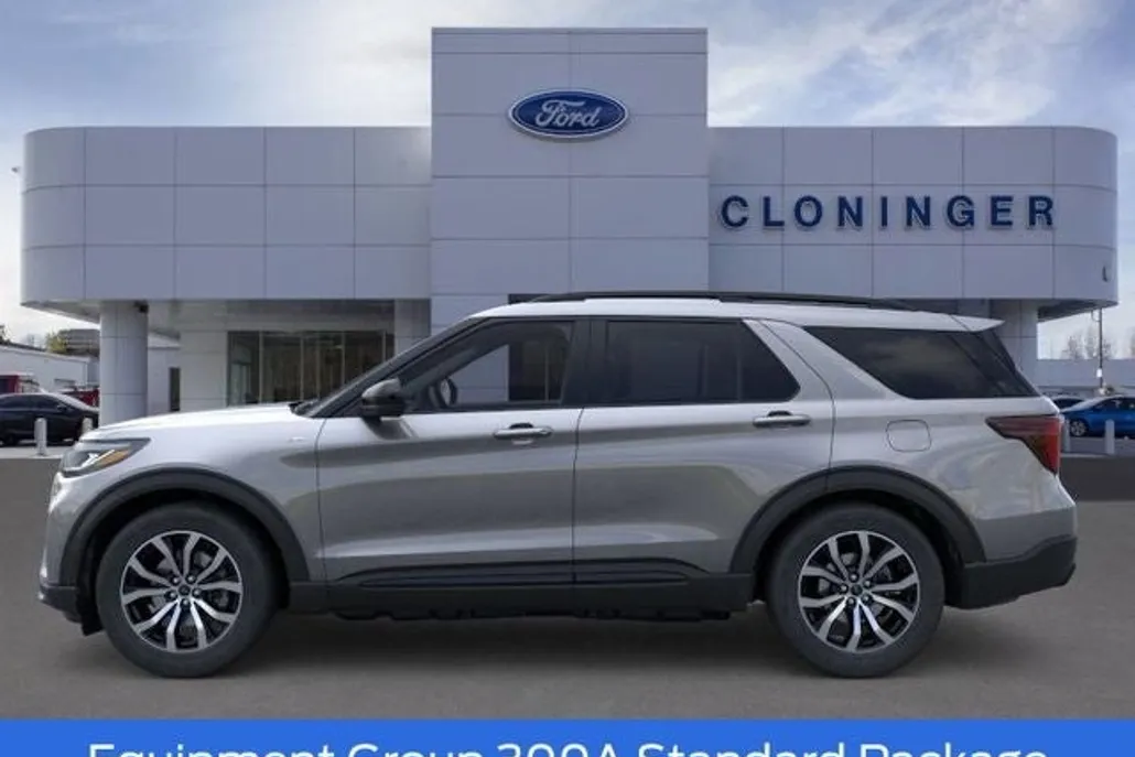 2025 Ford Explorer ST-Line photo 1