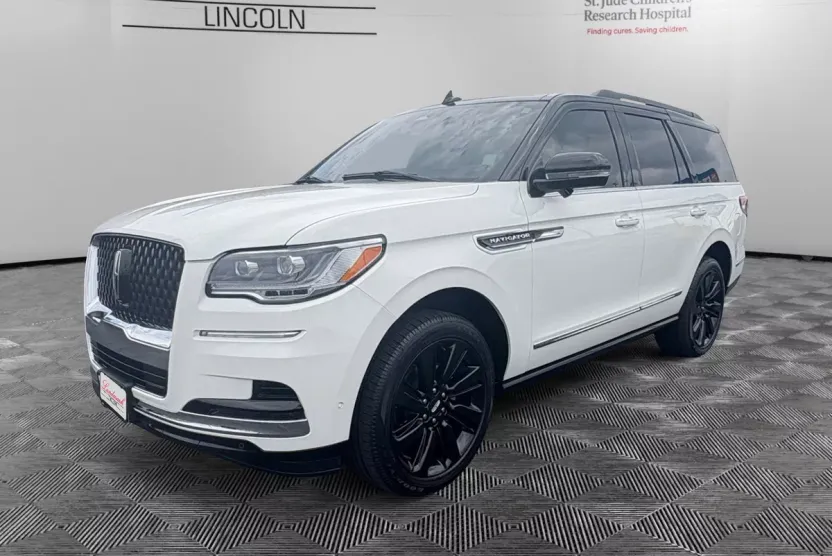 2024 Lincoln Navigator Black Label photo 1