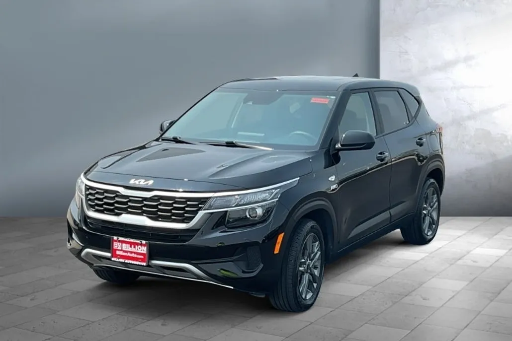 2023 Kia Seltos LX photo 1