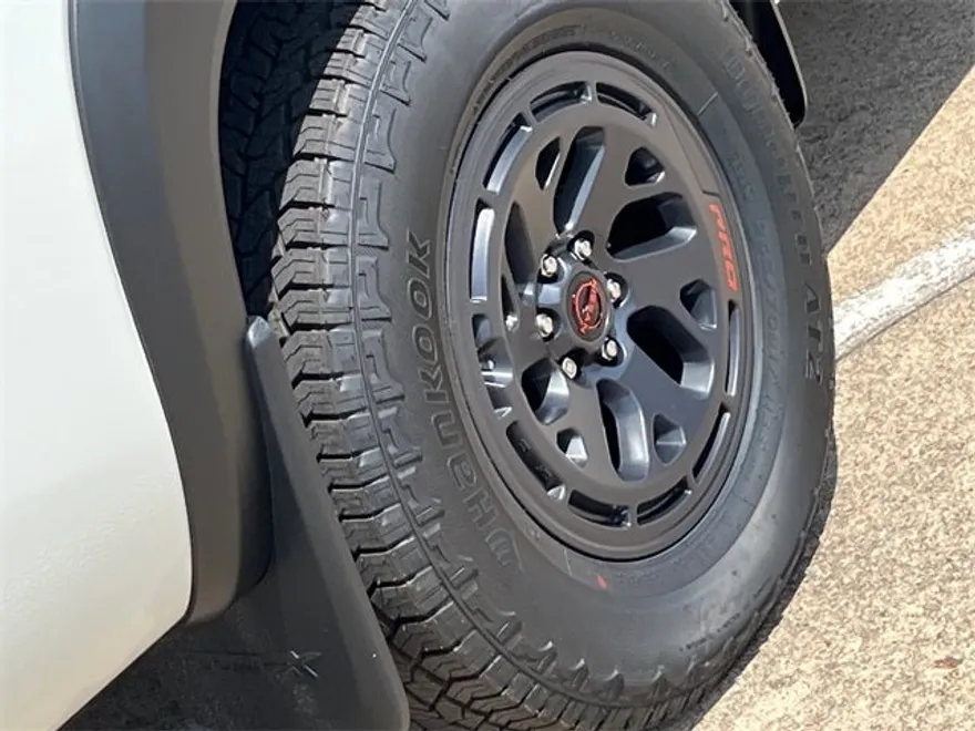 2025 Nissan Frontier PRO-X photo 8