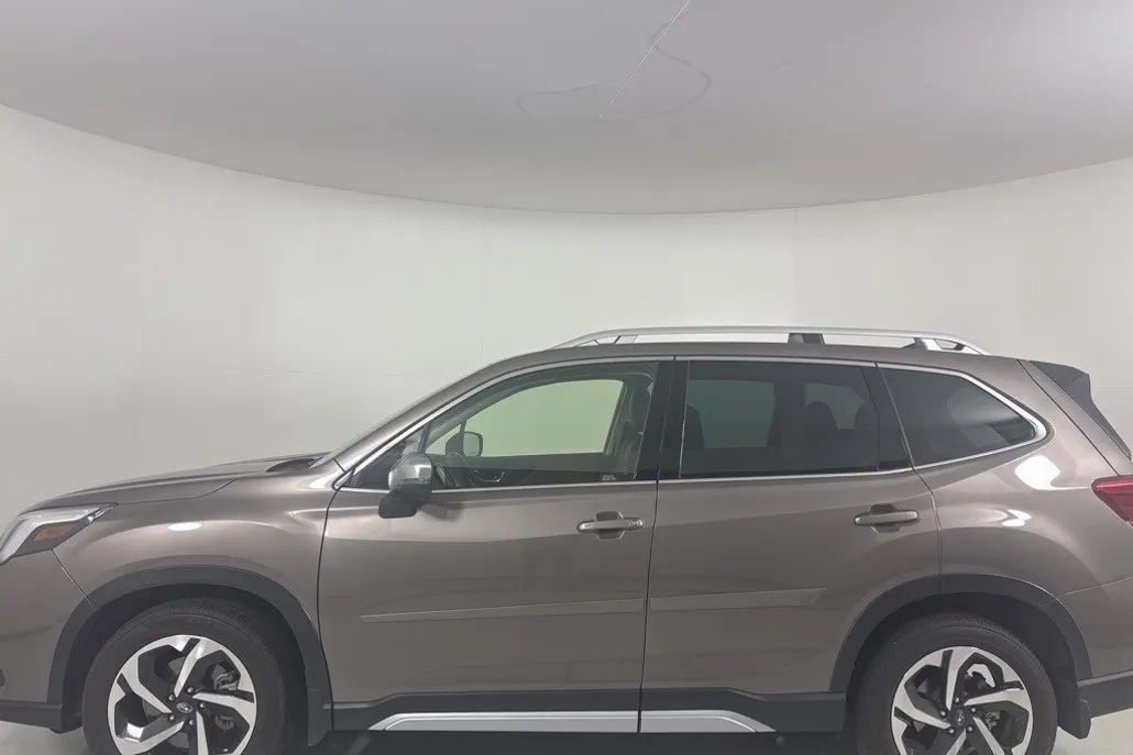 2024 Subaru Forester Touring photo 1