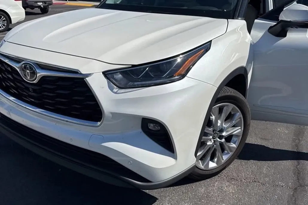 2021 Toyota Highlander Limited photo 1