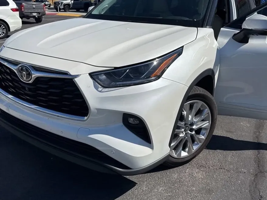 2021 Toyota Highlander Limited photo 1