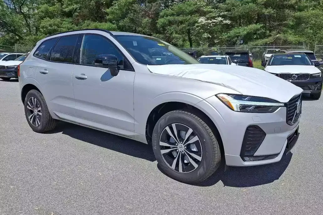 2025 Volvo XC60 B5 Core photo 1