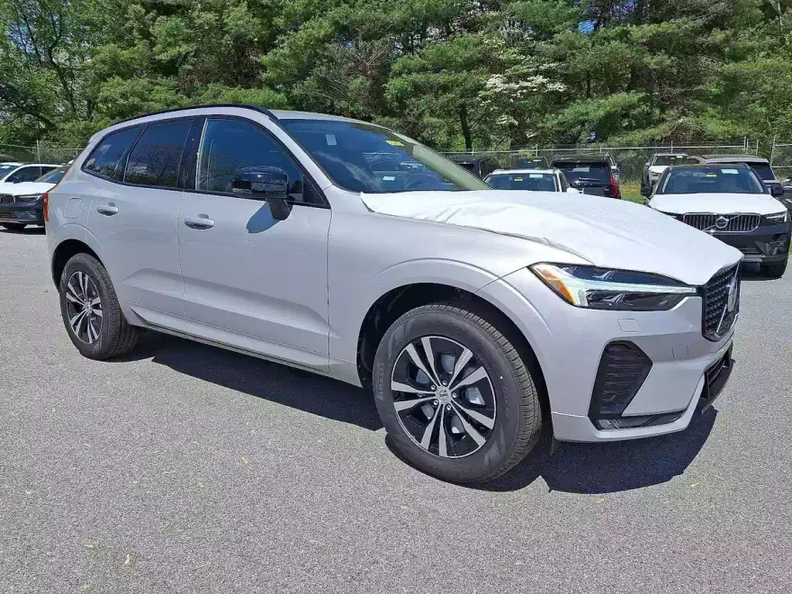 2025 Volvo XC60 B5 Core photo 1