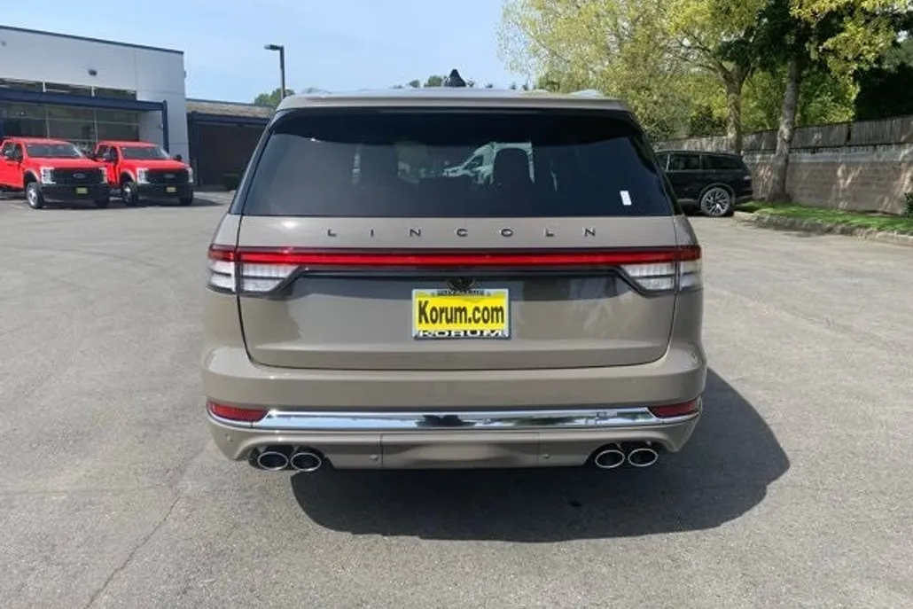 2025 Lincoln Aviator Black Label photo 1