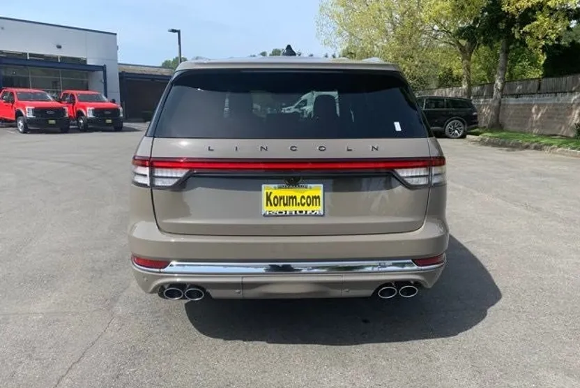2025 Lincoln Aviator Black Label photo 1