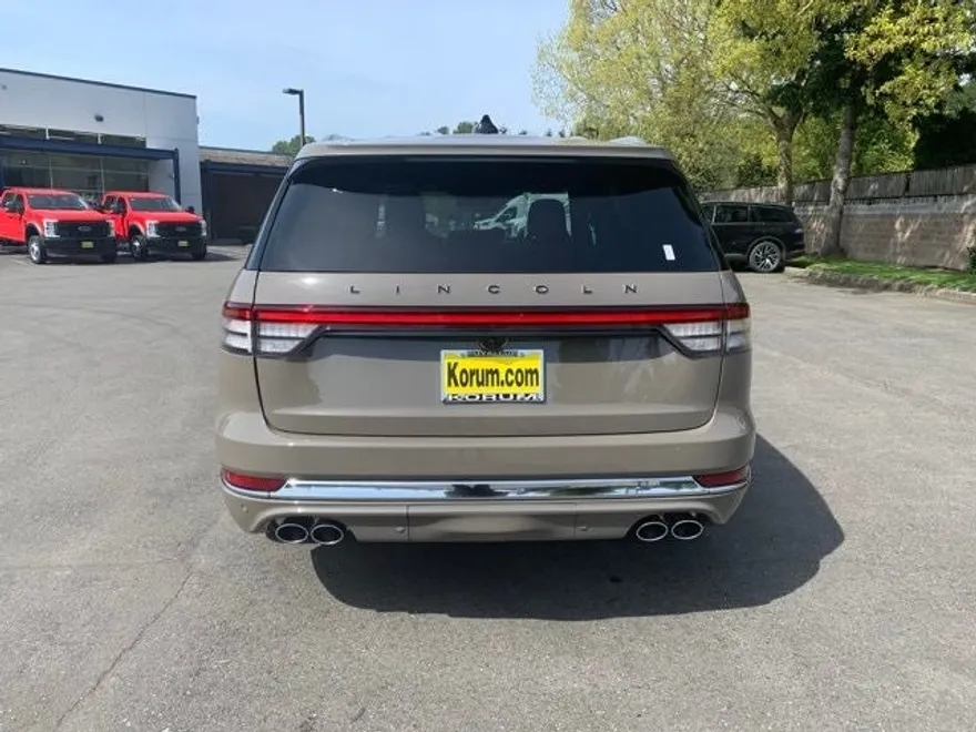 2025 Lincoln Aviator Black Label photo 1