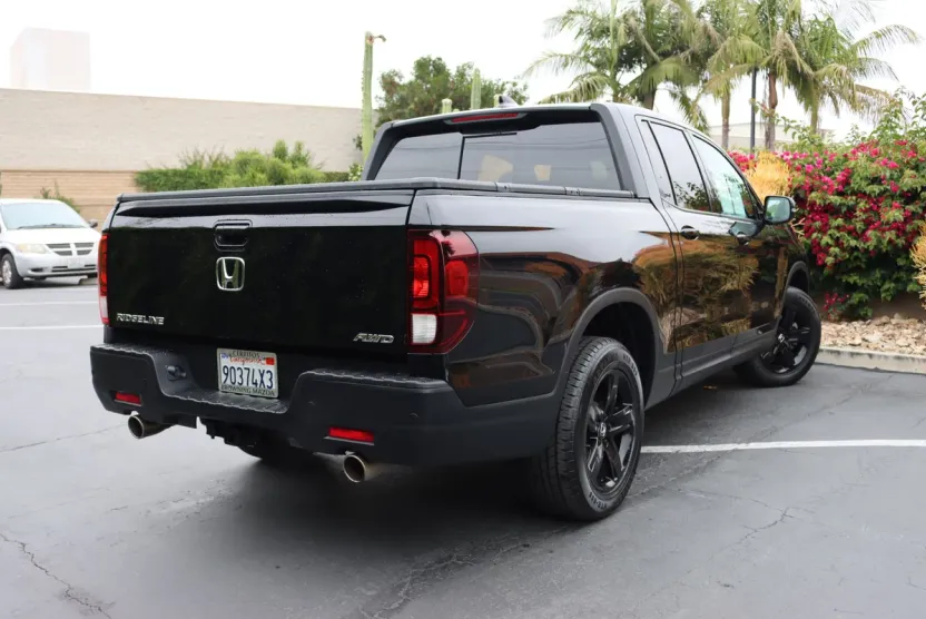 2021 Honda Ridgeline Black Edition photo 1