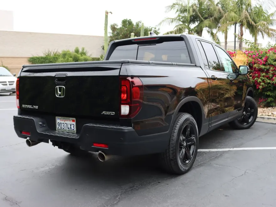 2021 Honda Ridgeline Black Edition photo 1