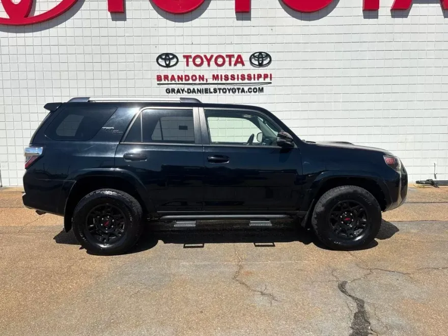 2018 Toyota 4Runner TRD Off-Road Premium photo 1