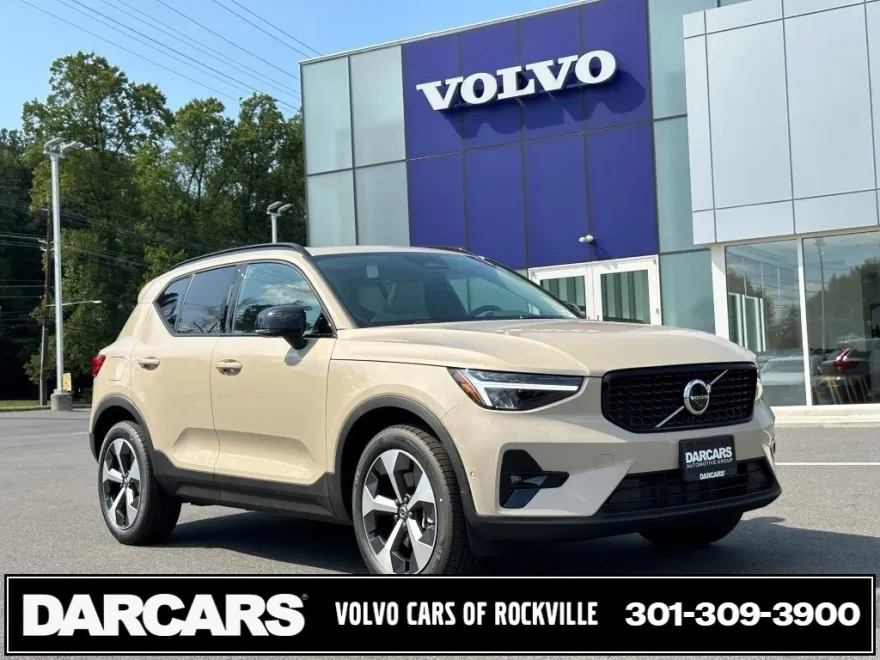 2025 Volvo XC40 Plus photo 1