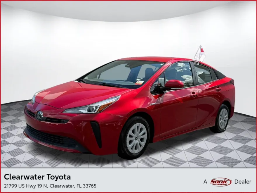 2019 Toyota Prius XLE photo 1