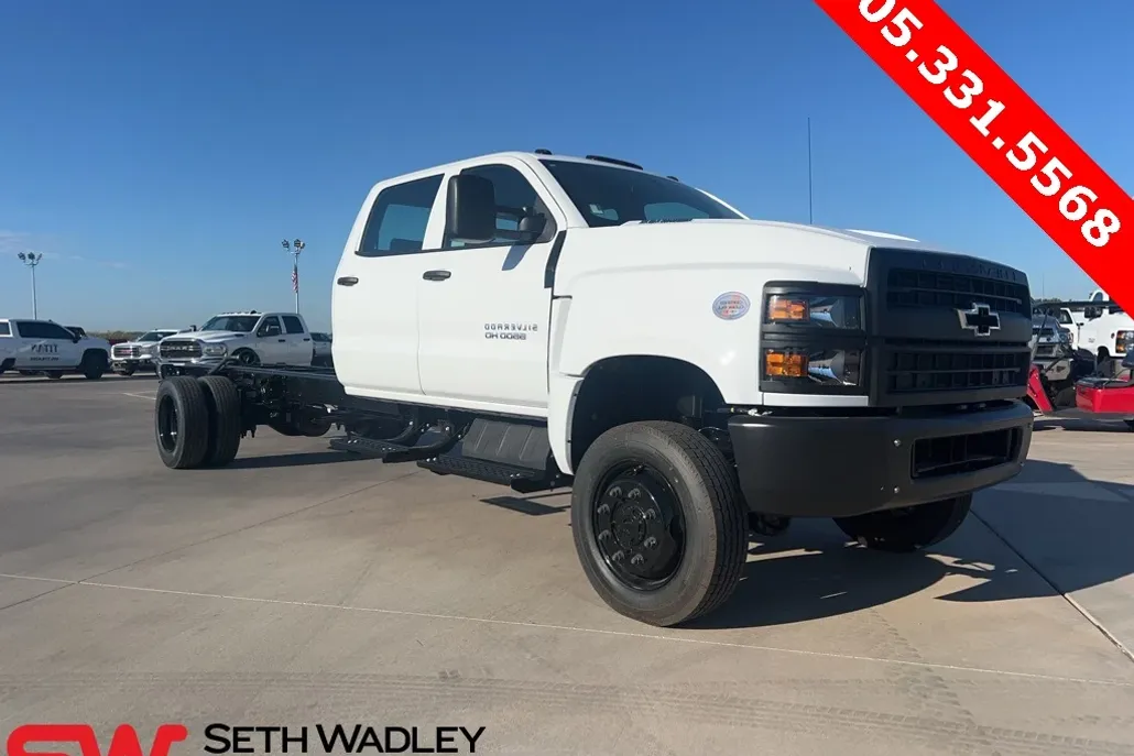 2024 Chevrolet Silverado 5500HD photo 1