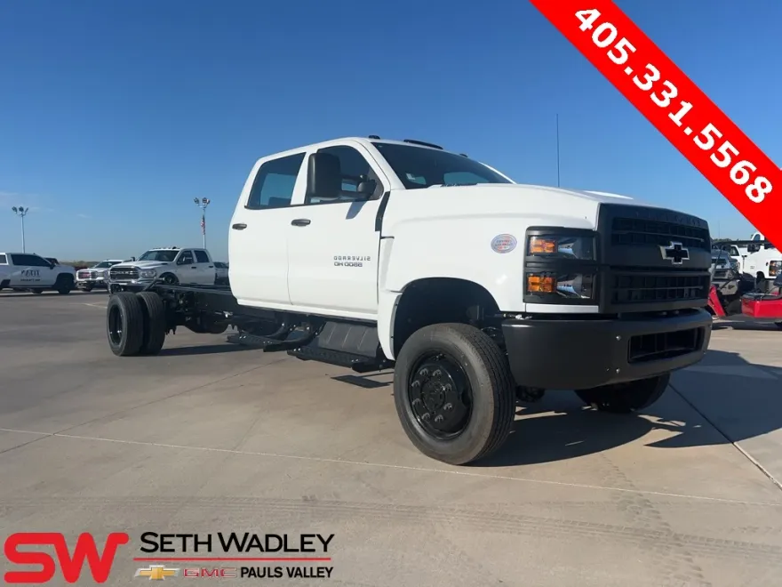 2024 Chevrolet Silverado 5500HD photo 1