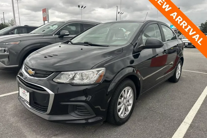2018 Chevrolet Sonic LT photo 1