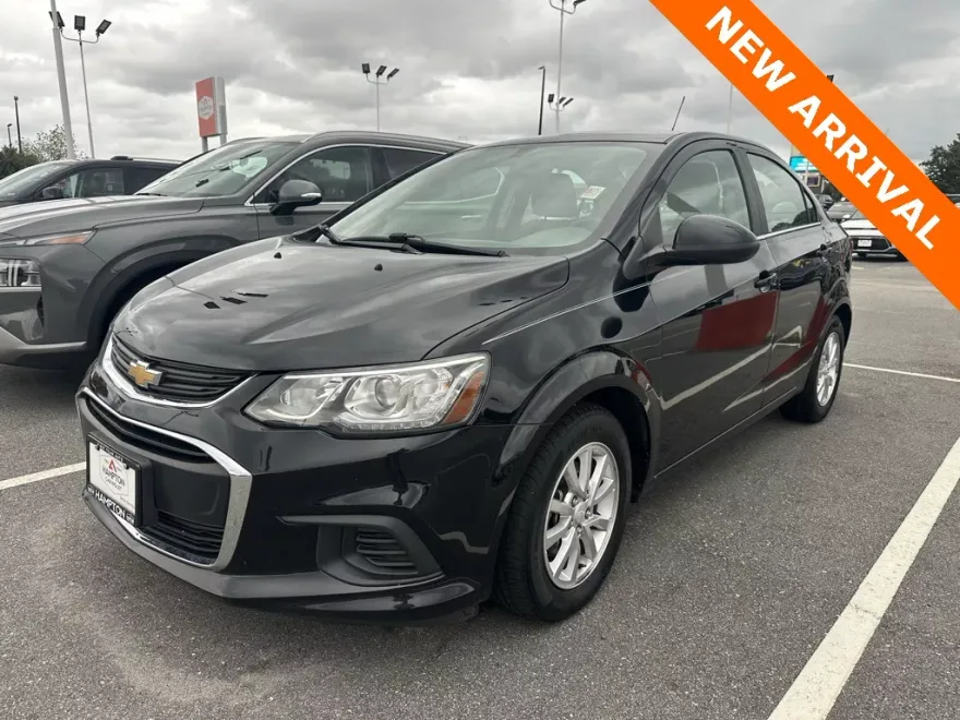 2018 Chevrolet Sonic LT photo 1