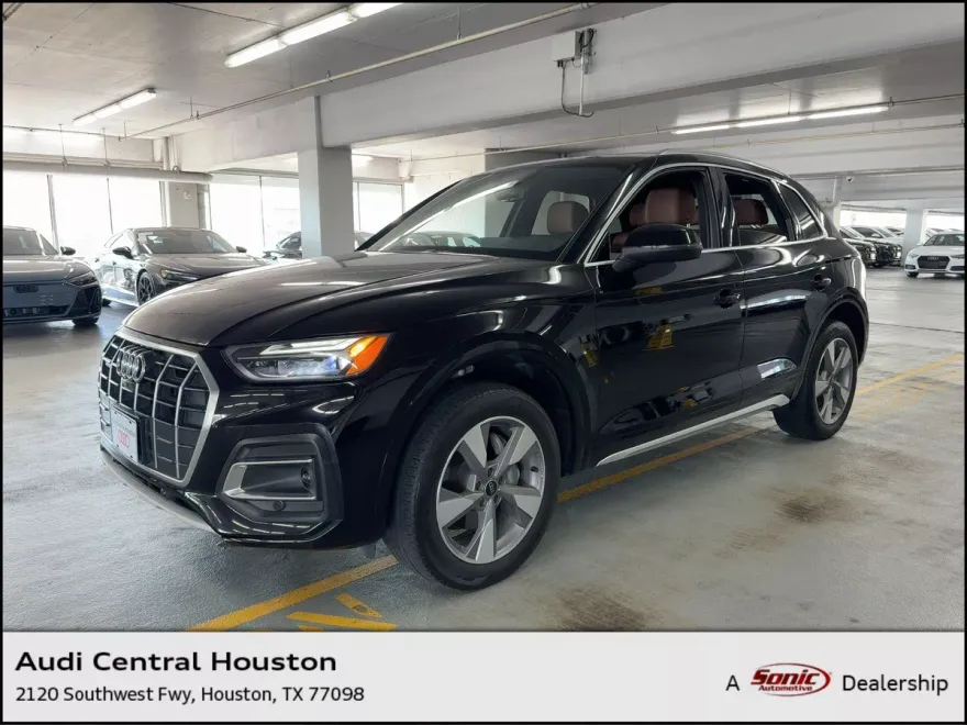 2023 Audi Q5 Premium Plus photo 1