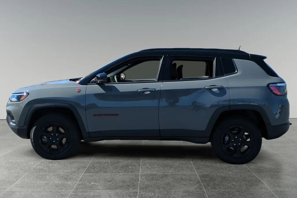 2024 Jeep Compass Trailhawk photo 1
