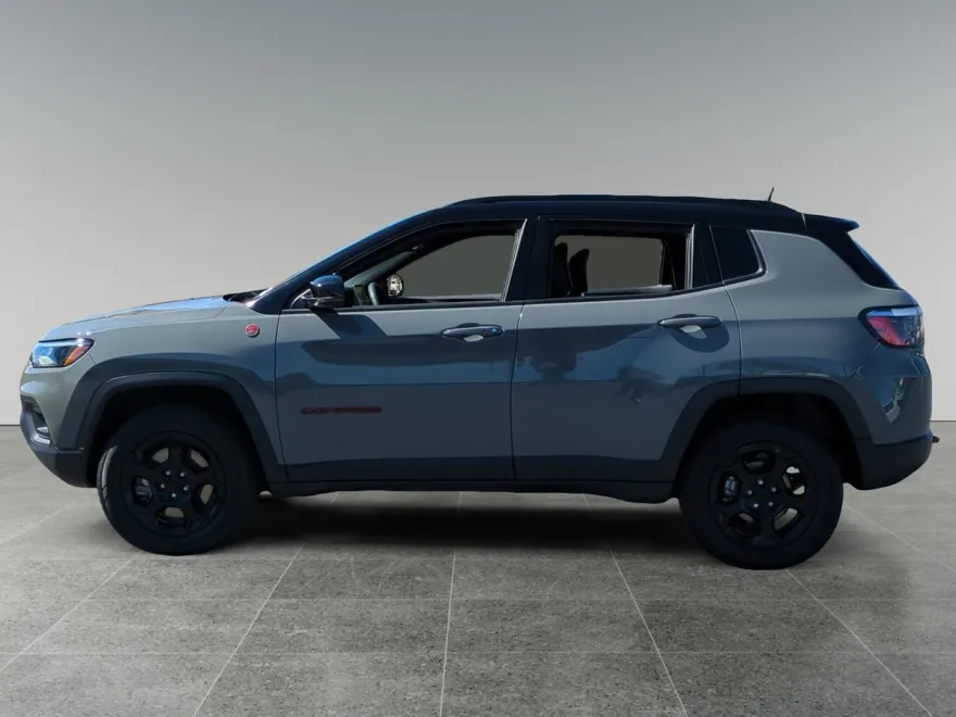 2024 Jeep Compass Trailhawk photo 1