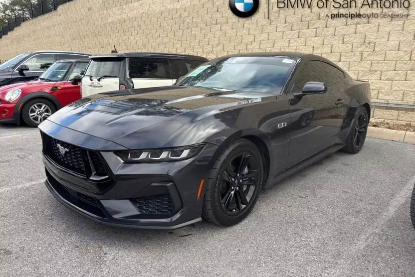 2024 Ford Mustang GT photo 1