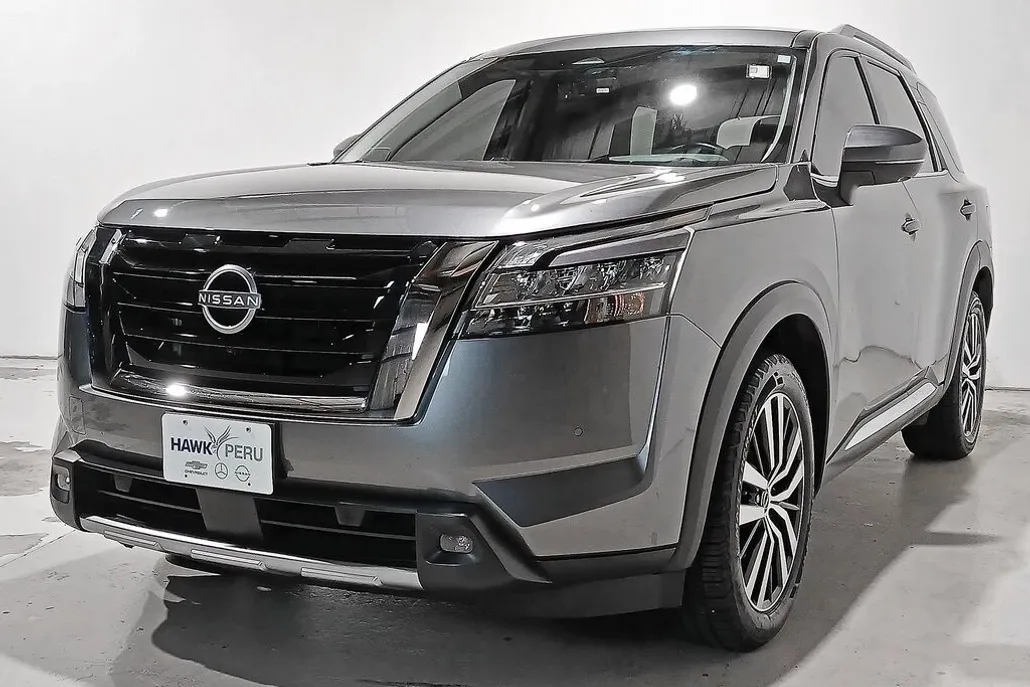 2023 Nissan Pathfinder Platinum photo 1