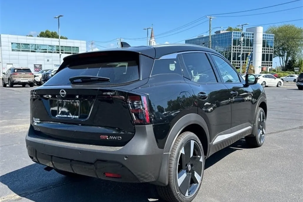 2025 Nissan Kicks SR photo 1