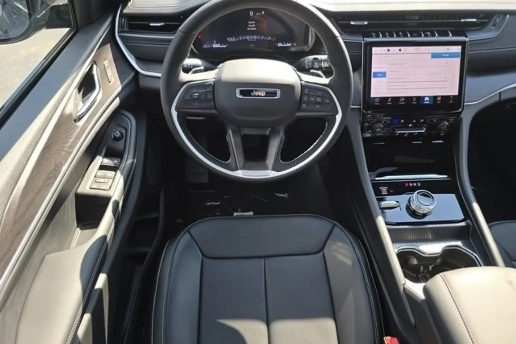 2025 Jeep Grand Cherokee Limited photo 1