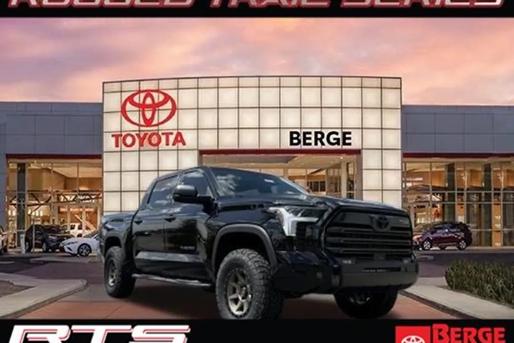 2025 Toyota Tundra SR5 CrewMax photo 1