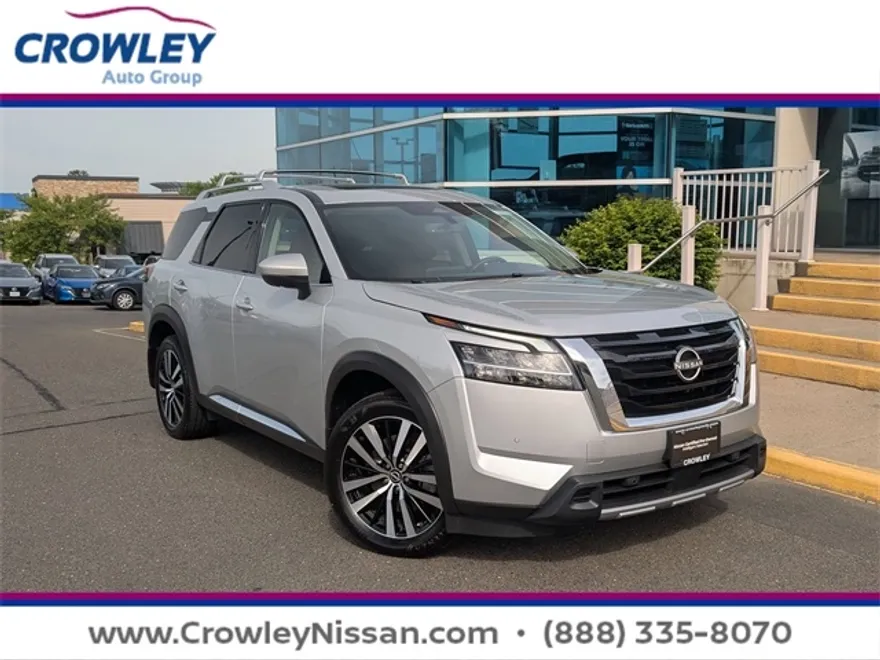 2024 Nissan Pathfinder Platinum photo 1