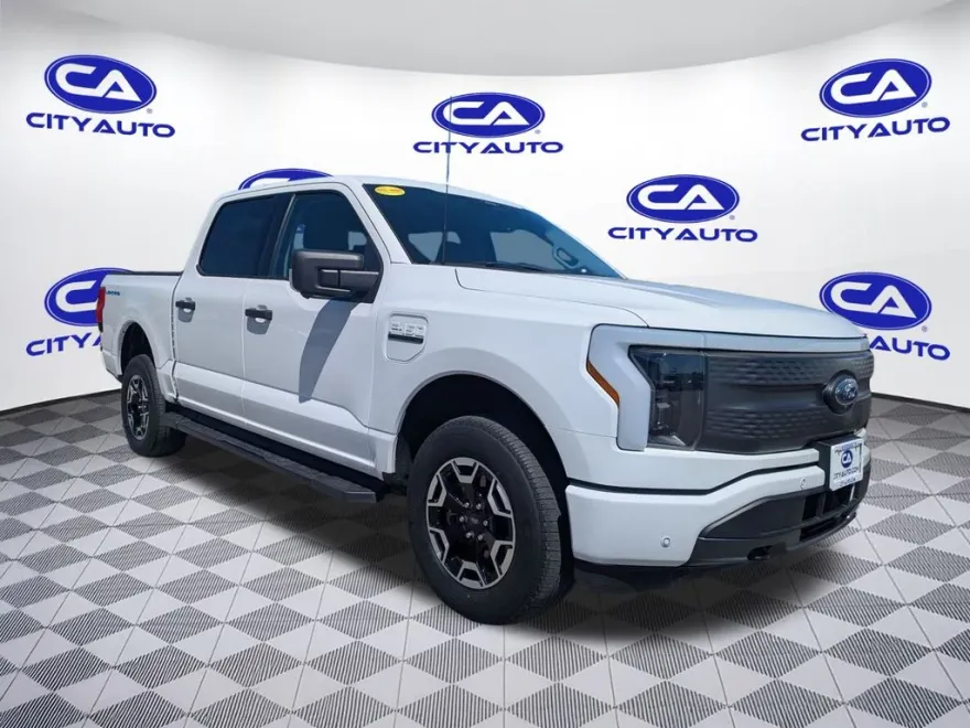 2022 Ford F-150 Lightning XLT photo 1