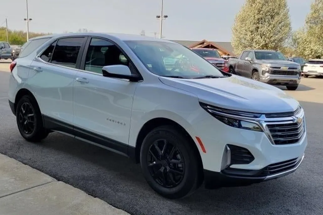 2022 Chevrolet Equinox LT photo 1