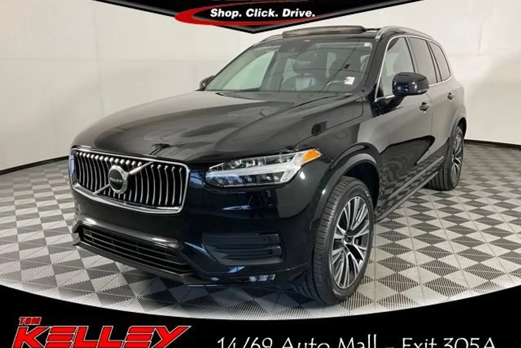 2021 Volvo XC90 Momentum photo 1