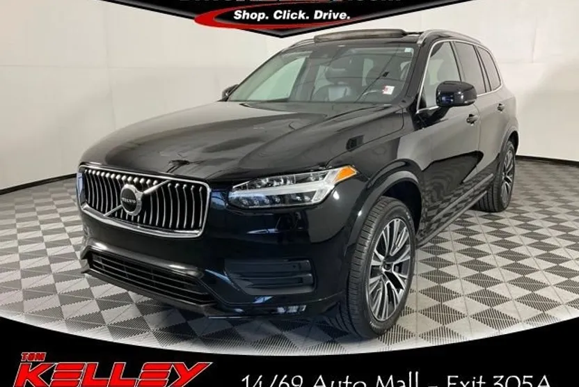2021 Volvo XC90 Momentum photo 1