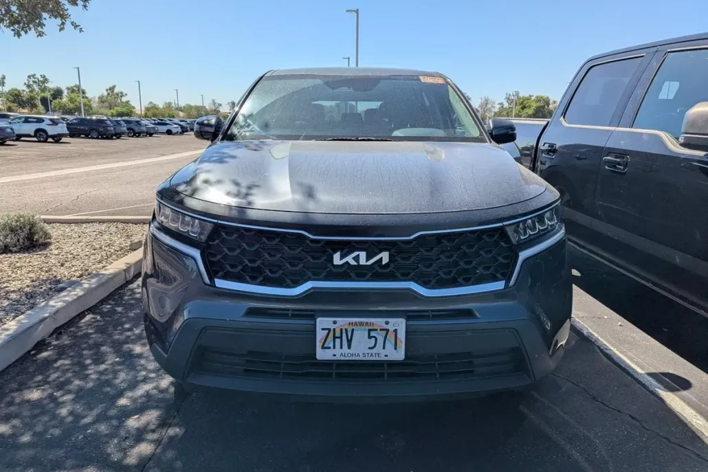 2023 Kia Sorento LX photo 1