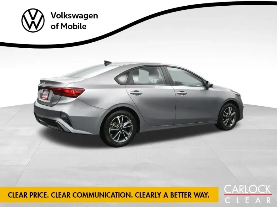 2023 Kia Forte LXS photo 1