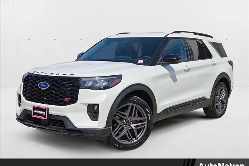 2025 Ford Explorer ST photo 1